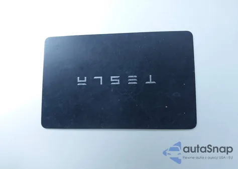 2022 Tesla Model Y Long Range Dual Motor All-Wheel Drive z USA, uszkodzony, nr VIN 7SAYGDEE0NF439009